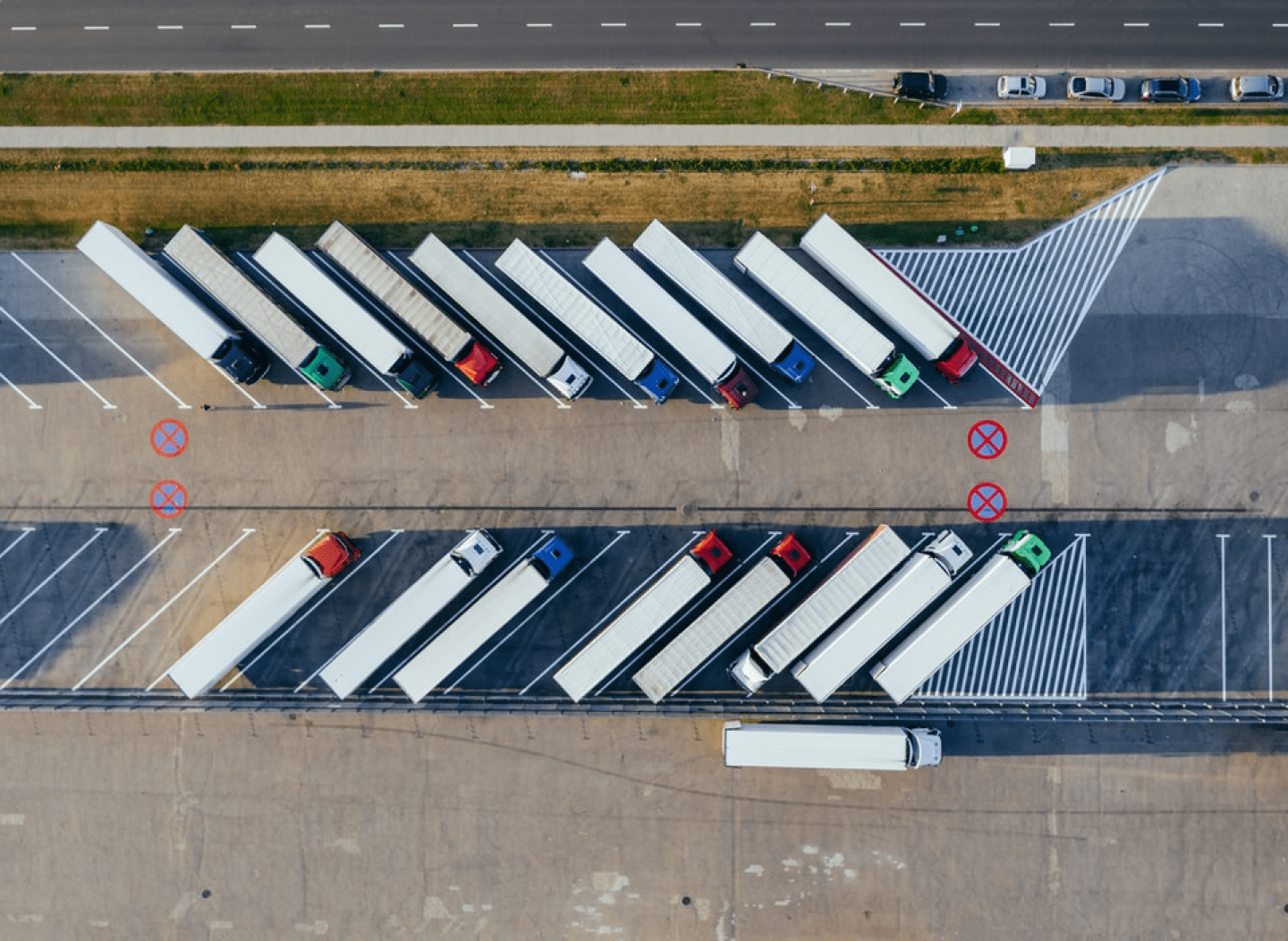 Transport routier international europe parking avec camions